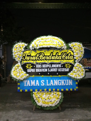 Papan Bunga Duka di Kayu Kapur