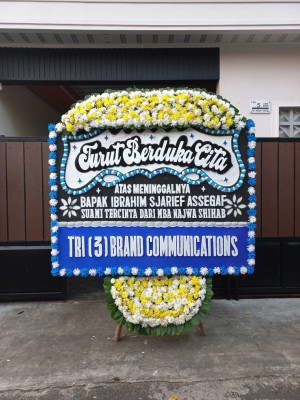 Papan Bunga Duka di Kayu Kapur